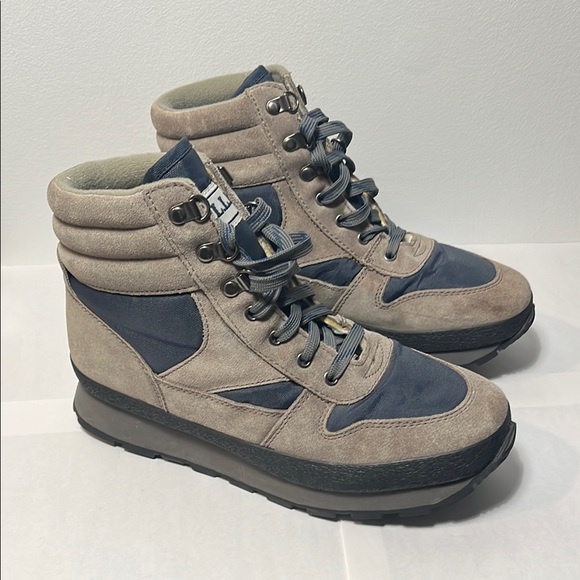 L.L. Bean Shoes - NWOT L.L.Bean Women’s High-Top Thinsulate Boots - Navy & Tan